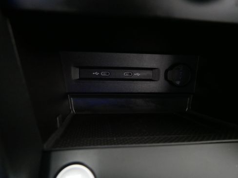 Certified 2022 Volkswagen Taos SE w/ Panoramic Sunroof Package image 30