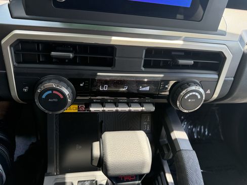 Certified 2025 Toyota Tacoma TRD Off-Road w/ TRD Off Road Upgrade Package AWD/4WD image 9