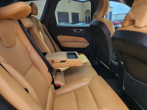 Used 2019 Volvo XC60 T5 Inscription w/ Protection Package Premier image 14