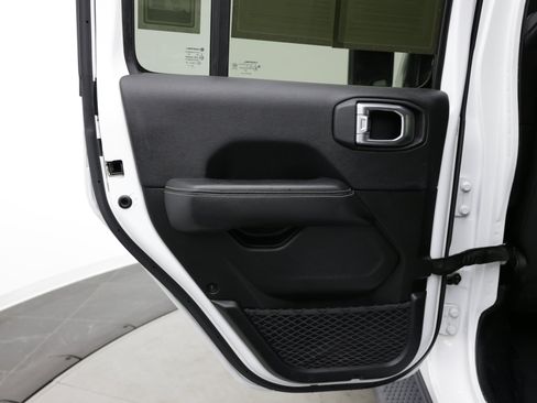 Used 2020 Jeep Wrangler Unlimited Sahara AWD/4WD image 27
