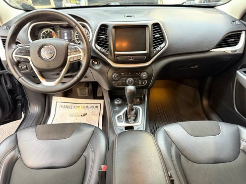 Used 2018 Jeep Cherokee Latitude Plus image 10