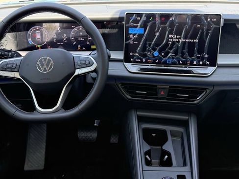 New 2026 Volkswagen Tiguan SE FWD image 8