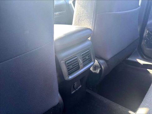 Used 2021 Toyota RAV4 LE AWD/4WD image 36