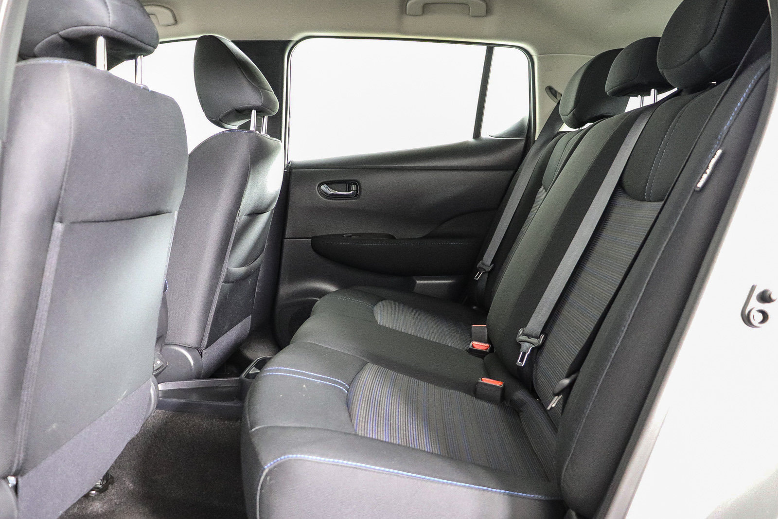 Used 2025 Nissan Leaf S FWD image 19