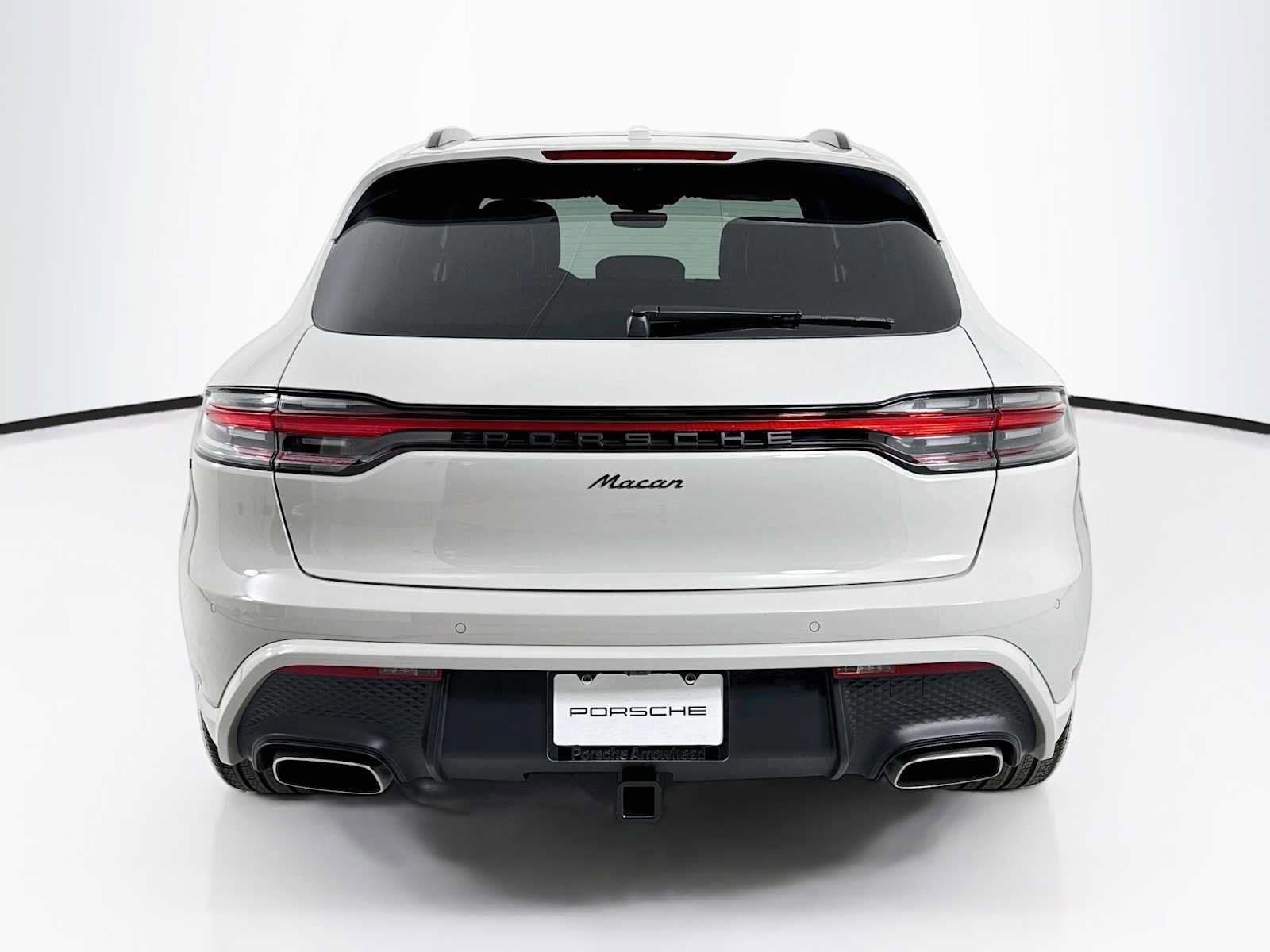 Certified 2025 Porsche Macan AWD/4WD image 10