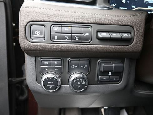 Used 2022 GMC Yukon XL Denali w/ Denali Ultimate Package image 23