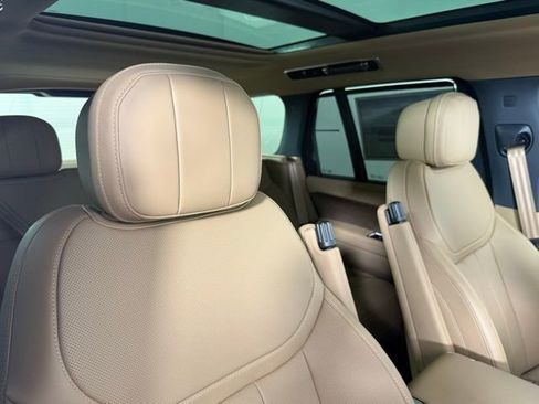 New 2025 Land Rover Range Rover SE image 30