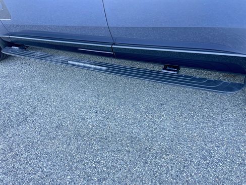 Used 2025 Land Rover Range Rover Long Wheelbase SE image 42