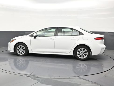 Used 2025 Toyota Corolla LE FWD image 2