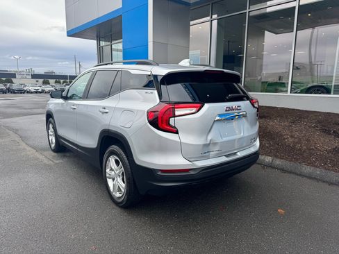 Used 2022 GMC Terrain SLE AWD/4WD image 4