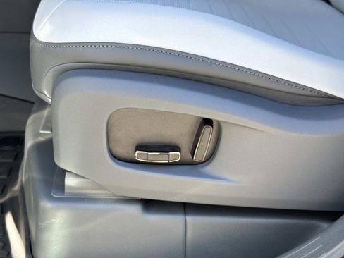 Certified 2026 Land Rover Defender 110 OCTA image 20