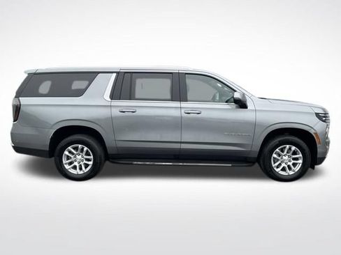 Used 2026 Chevrolet Suburban LT w/ Comfort Package AWD/4WD image 17