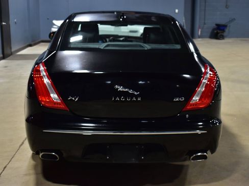 Used 2013 Jaguar XJ image 9