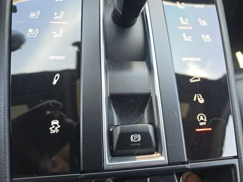 Used 2023 Porsche Macan S AWD/4WD image 25