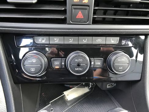 Used 2019 Volkswagen Jetta R-Line w/ R-Line Cold Weather Package FWD image 20