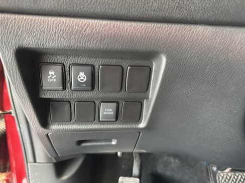 Used 2017 Nissan Pathfinder SV AWD/4WD image 17