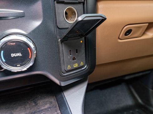 Used 2023 Ford F250 Lariat w/ Chrome Package image 28