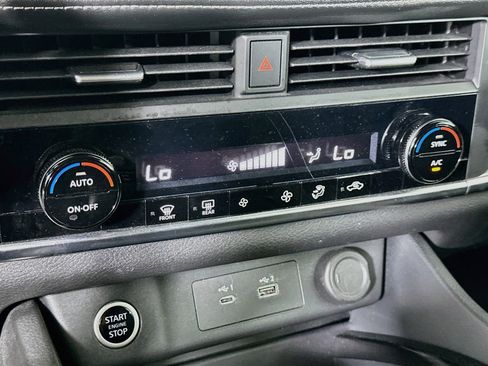 Used 2023 Nissan Rogue SV FWD image 23