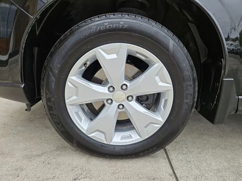 Used 2015 Subaru Forester 2.5i Premium w/ All-Weather Package AWD/4WD image 9