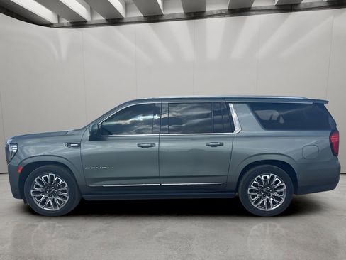 Used 2023 GMC Yukon XL Denali Ultimate AWD/4WD image 3