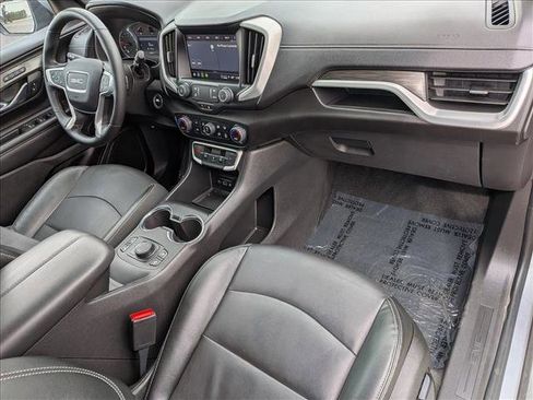 Used 2024 GMC Terrain SLT image 21