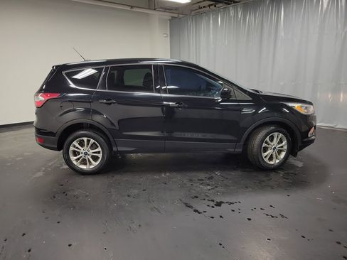 Used 2017 Ford Escape SE image 9