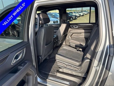 Used 2023 Chevrolet Suburban RST w/ Luxury Package RWD image 6