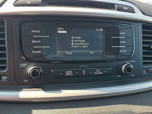 Used 2017 Kia Sorento AWD image 16