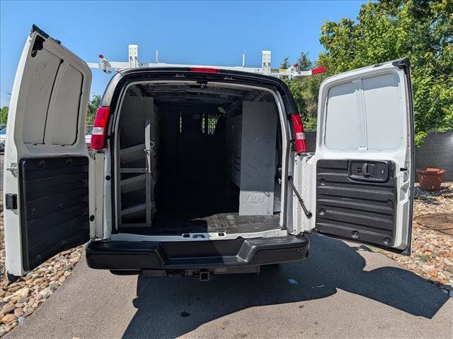 Used 2021 Chevrolet Express 3500 w/ Driver Convenience Package RWD image 19