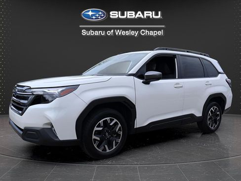 Certified 2025 Subaru Forester Premium w/ Convenience Package #1 AWD/4WD image 3