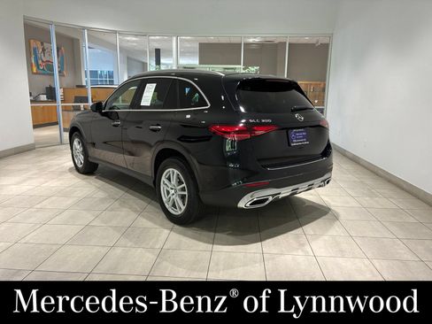 Used 2023 Mercedes-Benz GLC 300 4MATIC image 4