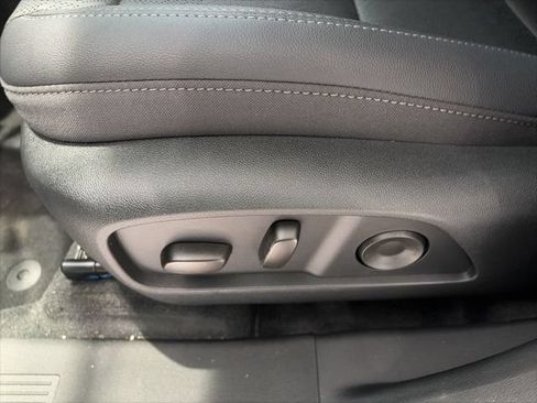 New 2026 Chevrolet Equinox LT w/ Convenience Package II FWD image 11