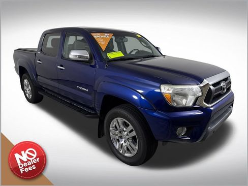Used 2015 Toyota Tacoma 4x4 Double Cab w/ Limited Package image 1