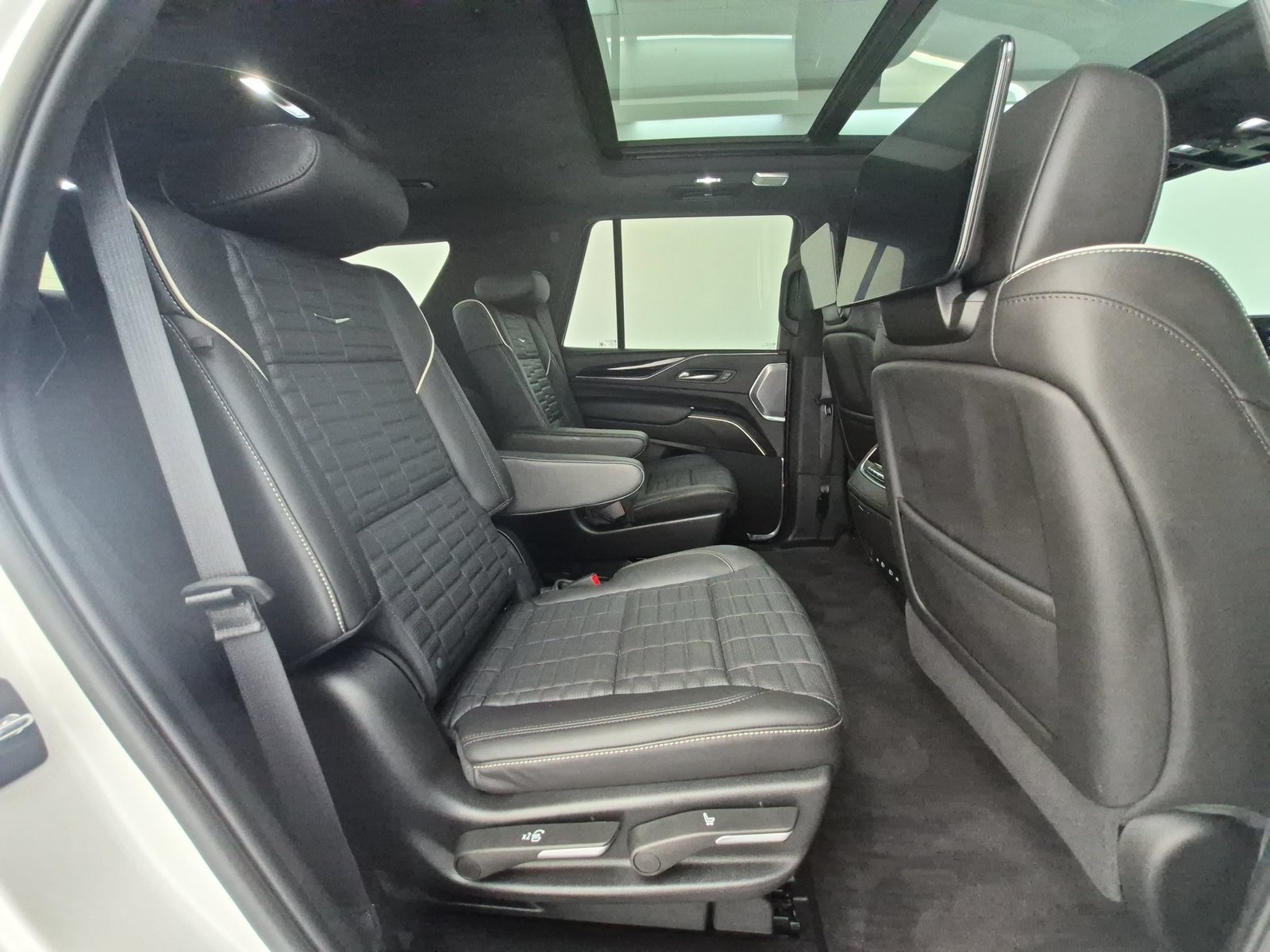 Used 2024 Cadillac Escalade V w/ LPO, Floor Liner Package AWD/4WD image 24