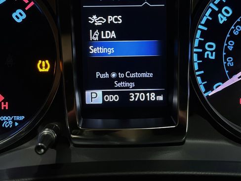 Used 2021 Toyota Tacoma TRD Sport w/ Technology Package AWD/4WD image 8