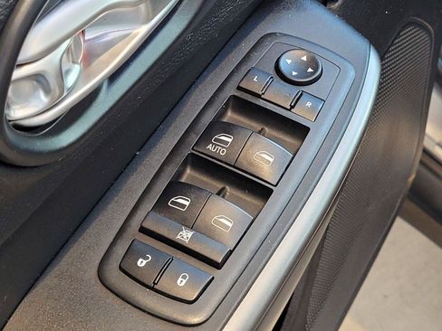 Used 2019 Jeep Cherokee Latitude w/ Popular Appearance Group FWD image 18