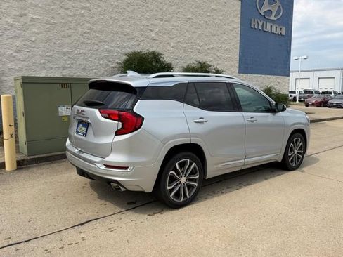 Used 2020 GMC Terrain Denali w/ Denali Premium Package FWD image 3