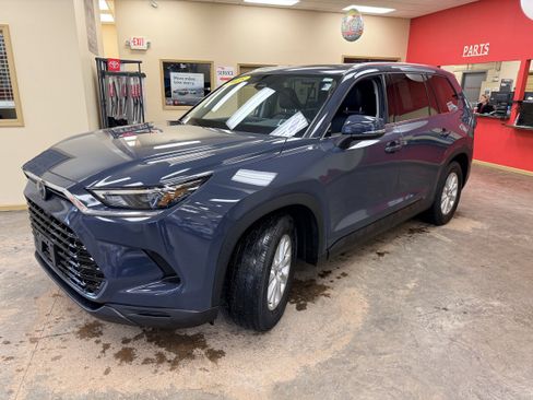 Used 2025 Toyota Grand Highlander AWD Hybrid image 3