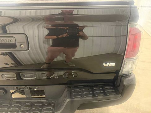 Used 2023 Toyota Tacoma TRD Sport AWD/4WD image 18