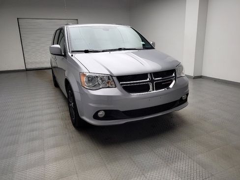 Used 2019 Dodge Grand Caravan SXT image 14