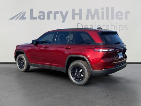 New 2025 Jeep Grand Cherokee Laredo RWD image 3