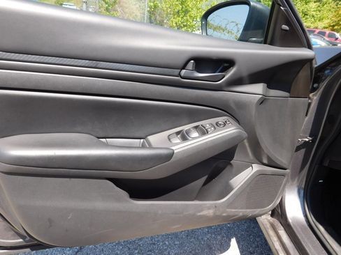 Used 2024 Nissan Altima 2.5 S FWD image 11