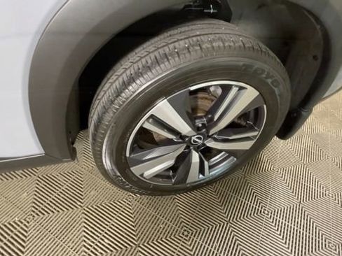 Used 2023 Nissan Rogue SL AWD/4WD image 16