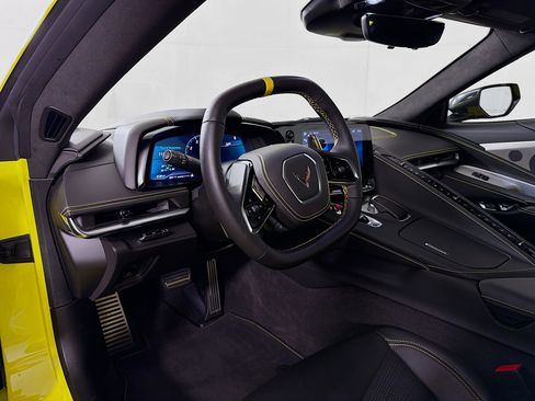 Used 2024 Chevrolet Corvette 3LT w/ Z51 Performance Package image 10