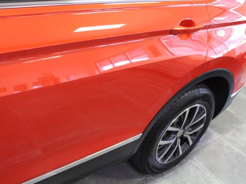 Used 2018 Volkswagen Tiguan SE w/ Panoramic Sunroof Package image 34