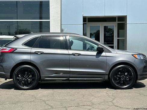 Certified 2024 Ford Edge SE w/ Black Appearance Package AWD/4WD image 3