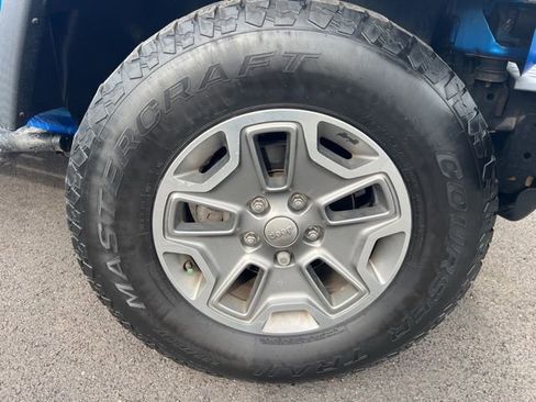 Used 2016 Jeep Wrangler Unlimited Rubicon w/ Connectivity Group image 29