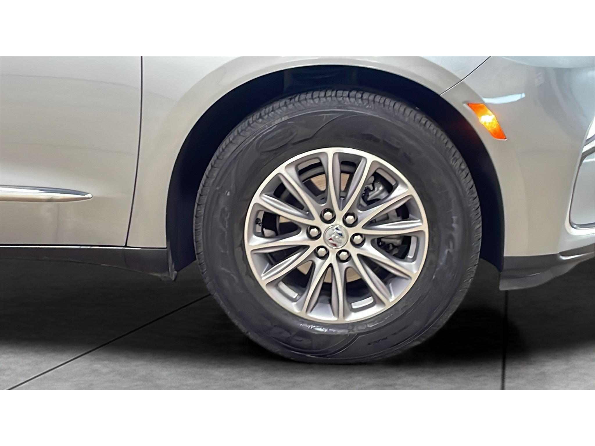 Used 2023 Buick Enclave Essence AWD/4WD image 18