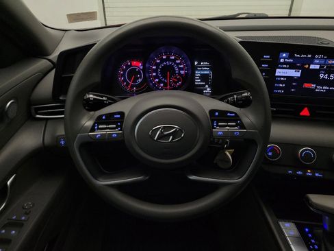 Used 2023 Hyundai Elantra SE FWD image 22