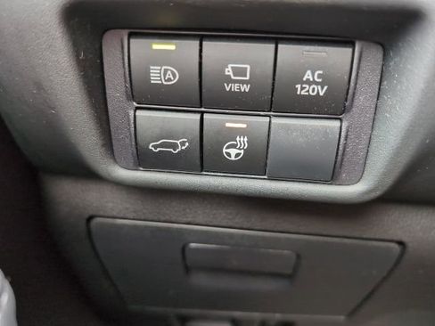 Used 2024 Toyota Highlander Platinum image 22